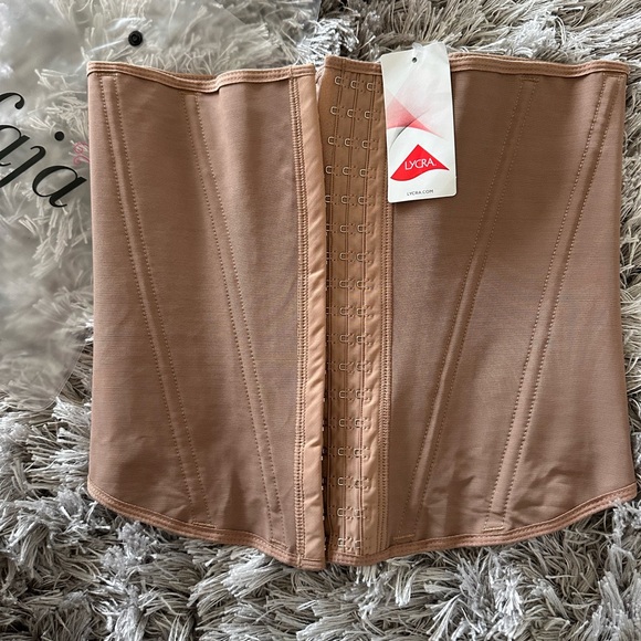 ✨NEW✨ High Compression Waist Trainer Short Torso Faja Avispa - Picture 2 of 4